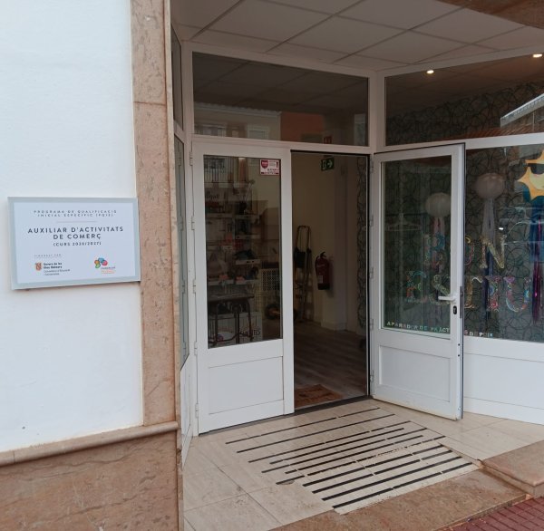 COMENÇA EL CURS 2026/27 DEL PQIE D’AUXILIAR D’ACTIVITATS DE COMERÇ A ES MERCADAL