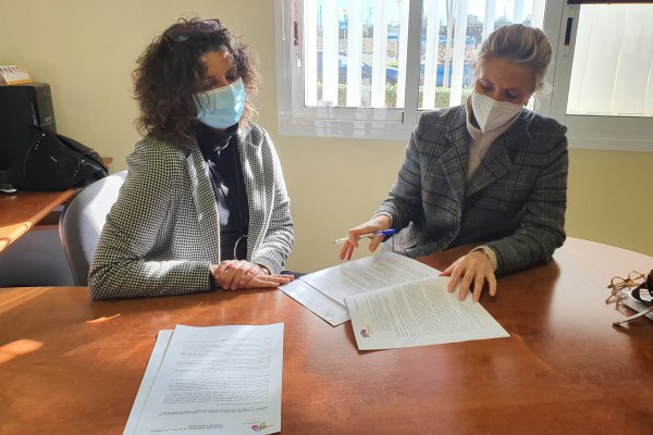 La Fundación Torre-Saura firma un convenio para la mejora de las playas accesibles y la escuela de verano