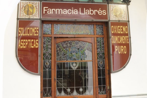 LA FARMACIA LLABRÉS OBIRÀ INICIALMENT LES PORTES COM A ESPAI DE VISITES